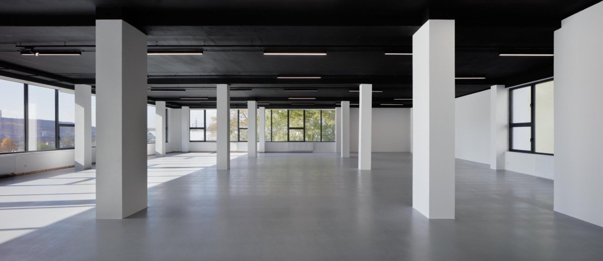 Mjölk architekti proměnili chátrající menzu v Ústí nad Labem na Dům umění