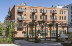 V budovách celého areálu jsou použity produkty z profilových řad s požární odolností od firmy Aluprof. (SRDK Studio, Vratislavské pivovary)