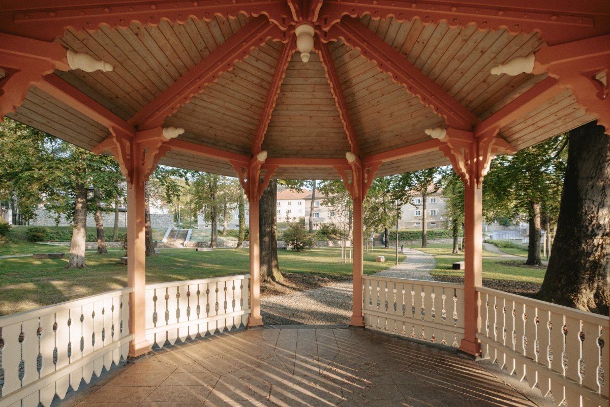 Detail altánu (Štěpánčin park v Prachaticích, M2AU, Grupeto)