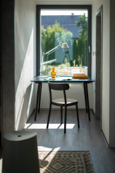 Český výrobce stolů a židlí TON představuje novou židli La Zitta (italsky tichá)