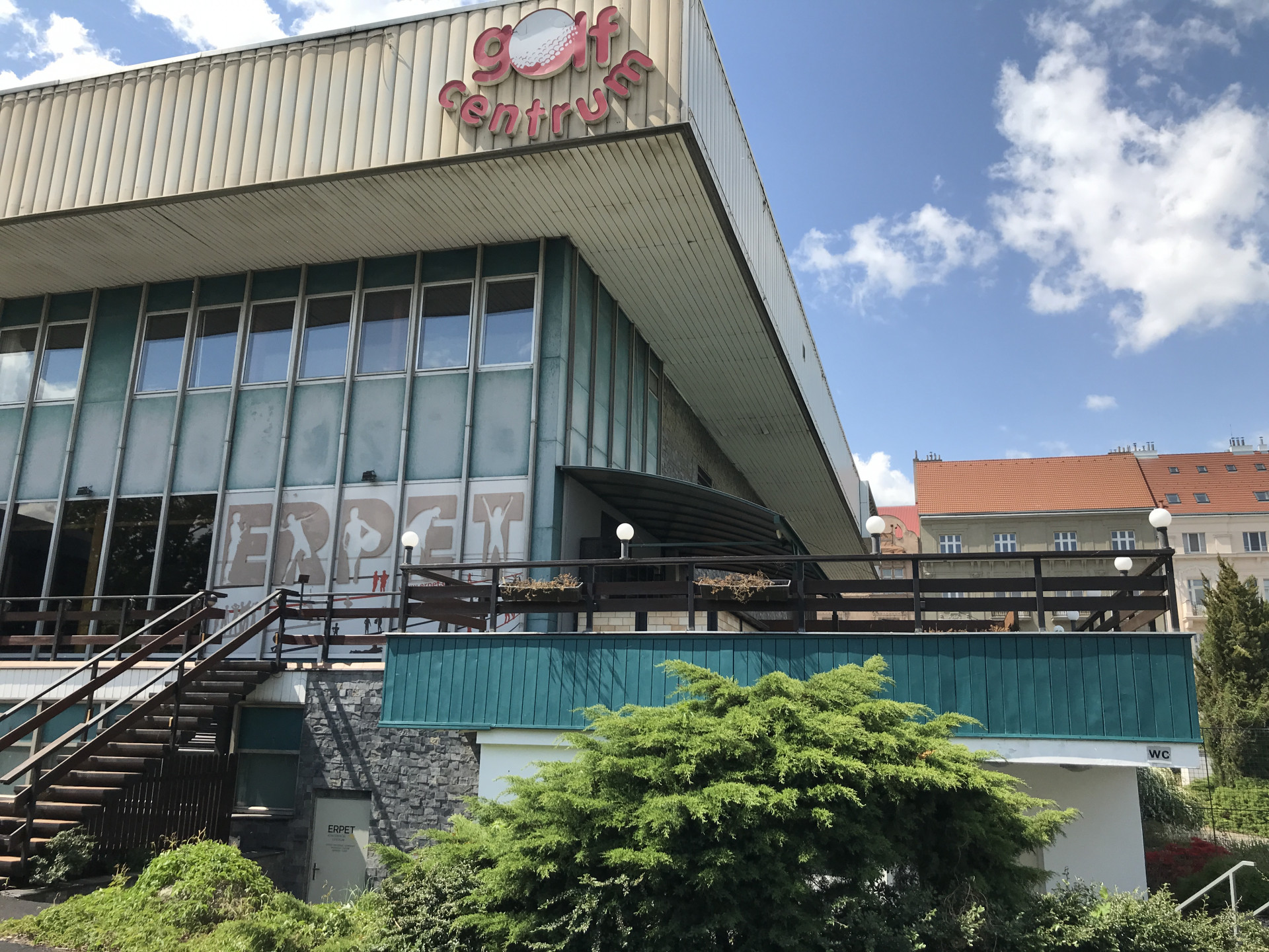 Budova Erpet na Smíchově od architekta Zdeňka Staška