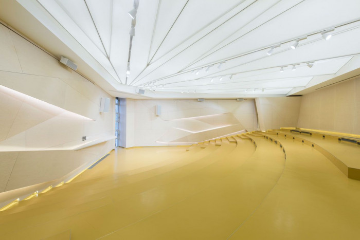 IO Studio, Rekonstrukce multifunkčního sálu SPŠ Na Třebešíně - foto