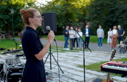 Veronika Hanzlíková ze Spolku architektury města vyhlašuje cenu