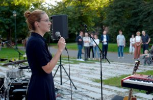 Veronika Hanzlíková ze Spolku architektury města vyhlašuje cenu