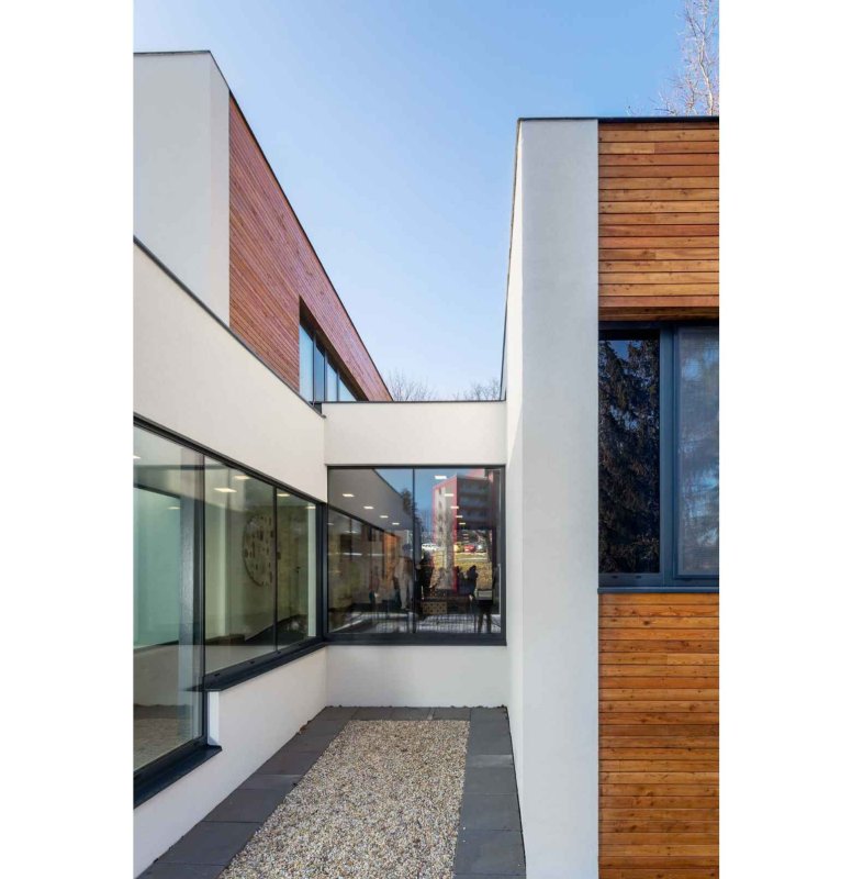 Rekonstrukce fasády MŠ Ignáce Šustaly v Kopřivnici od Kamil Mrva Architects