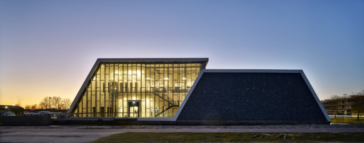 Sportovní hala ETB Sombroek ve městě Edam-Volendam v Nizozemsku od studia Kuiper Steur Architecten
