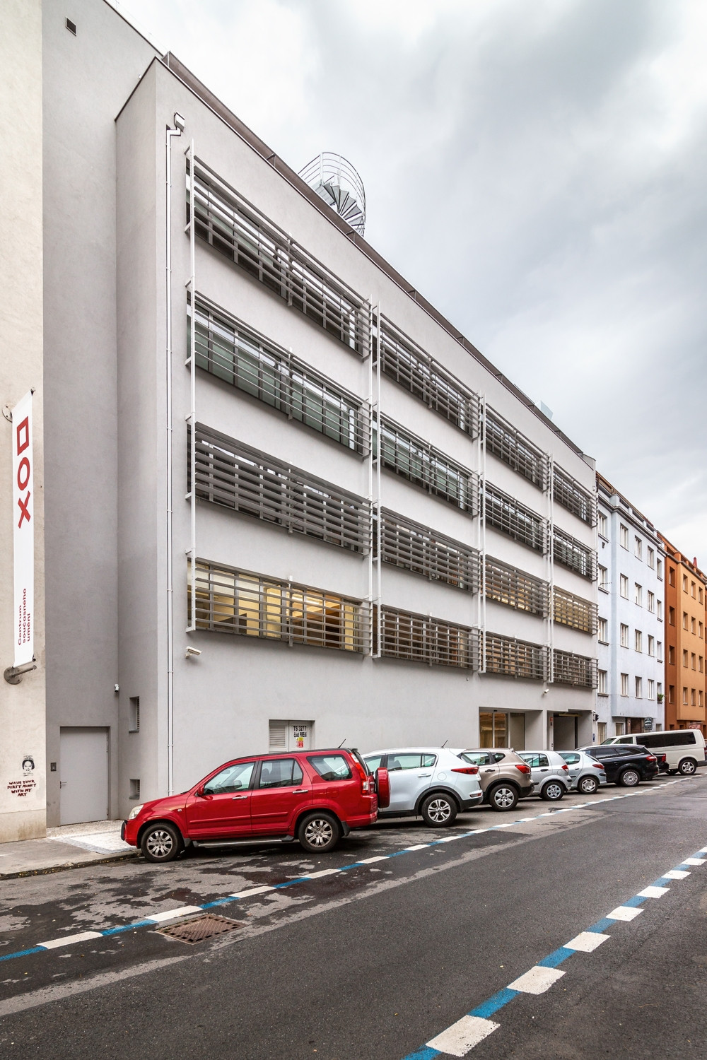 Zrekonstruovaná administrativní budova DOX+, sídlo soukromé školy ARCHIP, Petr Hájek ARCHITEKTI