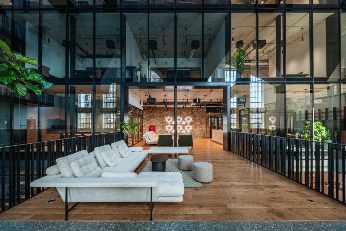 BASE v Jurkovičově teplárně, Bratislava (STUDIO PERSPEKTIV) - kategorie Interiér roku Somfy