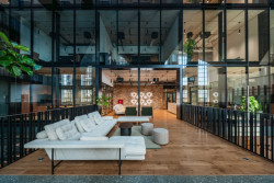 BASE v Jurkovičově teplárně, Bratislava (STUDIO PERSPEKTIV) - kategorie Interiér roku Somfy