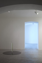 VÁCLAV CIGLER je sochař, architekt, grafik, pedagog, autor projektů v krajině a uměleckých intervencí v oblasti architektury architektury