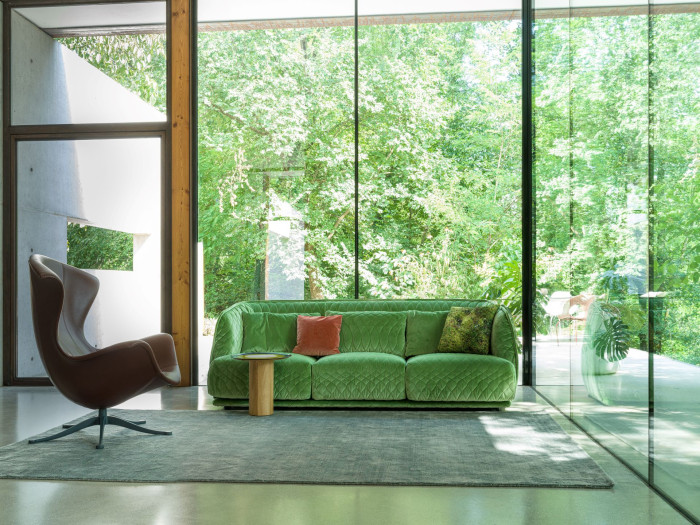 Křeslo One Page od značky Moroso nabízí Konsepti.