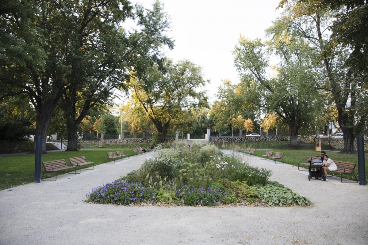 Husův park v Praze-Čakovicích, Land05. Foto: Filip Jandourek