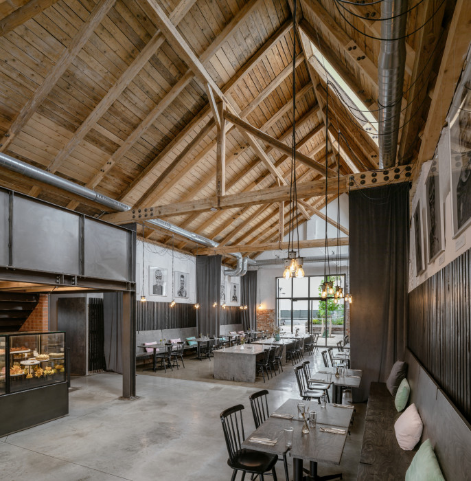 Přestavba Vindyšovy továrny na Ski a Bike Centrum Radotín, VLLNNA + Martin Duba studio/ Ing. arch. Petr Šindelář, Ing. arch. Martin Duba, Ing. arch. Hana Davidová