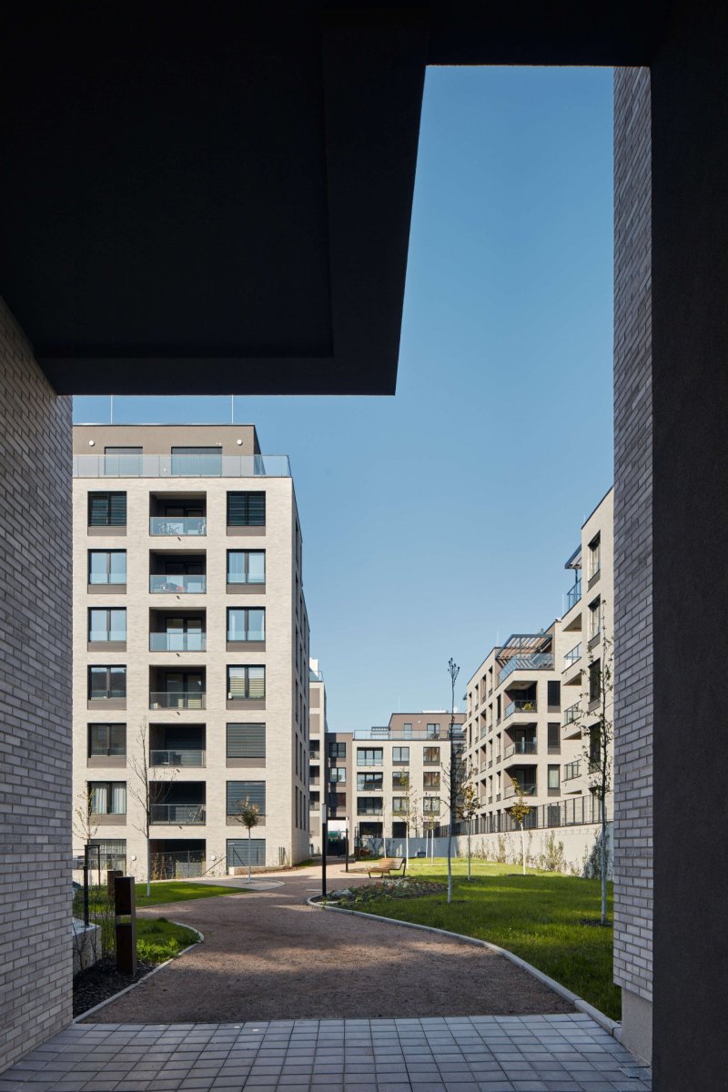Ateliér Podlipný Sladký architekti realizoval celkem sedm bytových domů v pražských Strašnicích