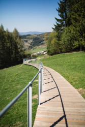 2021 architekti, LABAK, Lávka a prístrešok na Straníku – foto