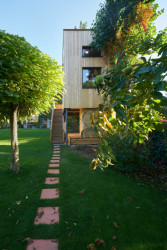 Dřevěný výměnek na Praze 4 od studia PRAJAGA