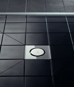 I při rekonstrukci lze snadno realizovat sprchy v úrovni podlahy. S využitím koupelnových odtoků Viega Advantix, které se vyznačují extrémně nízkou montážní výškou.