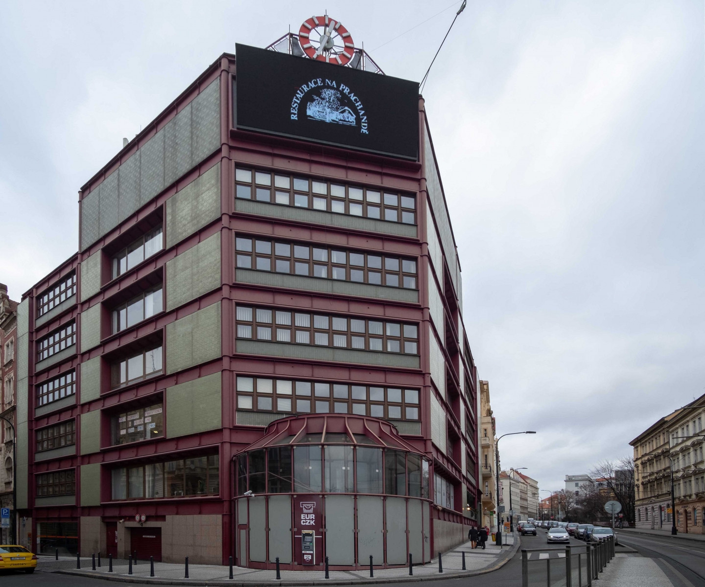Provozně technická budova DP Metro v Praze-Novém Městě, čp. 360 (Aleš Moravec, František Novotný, 1981–1989) Divadlo pracujících Most, čp. 15 (Ivo Klimeš, 1979–1985) © Petr Vorlík