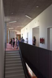 Přístavba školy ve Studenci, CHRAMA: Prostor schodišťové haly