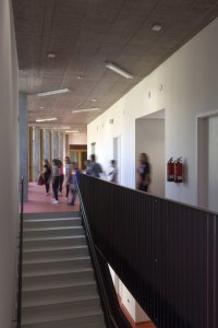 Přístavba školy ve Studenci, CHRAMA: Prostor schodišťové haly