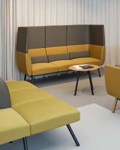 Modulární sezení Nido je jedním z produktů LD Seating, který firma dokáže kompletně vyrobit ve své výrobě v Boskovicích.