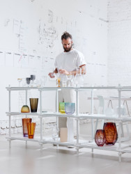 Jan Plecháč představuje výběr svých oblíbených děl tradiční karlovarské sklárny Moser