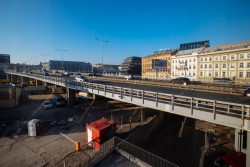 V těchto místech vznikne nová administrativní budova, která zakryje magistrálu z obou stran