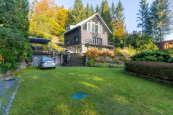 3K Architects zrekonstruovali rekreační chatu na Benešovsku na pozemku s ojedinělým severským rázem