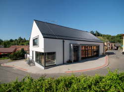 Kulturní dům v Olšanech na Brněnsku od studia Laplan