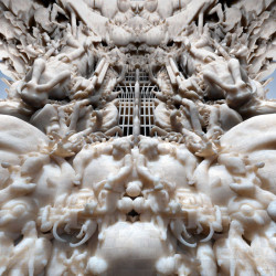 Návrh na Guggenheim Muzeum v Helsinkách od Marka Foster Gageho. „Navrhli jsme to. Pravděpodobně bychom vám mohli předlouze vyprávět o procesu vzniku nebo udržitelnosti nebo jak vše symbolicky zapadá do kontextu, ale nic z toho by nebyla úplná pravda. Navrhli jsme to, protože se nám to tak líbilo a říkali jsme si, že je to skvělé. Doufáme, že se vám to líbí také.“