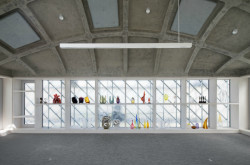 Sídlo společnosti Lasvit v Novém Boru od studia ov-a. Foto: Tomáš Souček