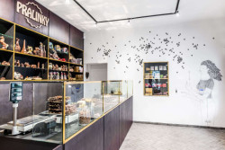 Prodejna pralinek v Příbrami, Michael Karnet