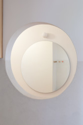 V bytě se často vyskytuje motiv kruhu. (Byt ve Vršovicích, Schwestern) 