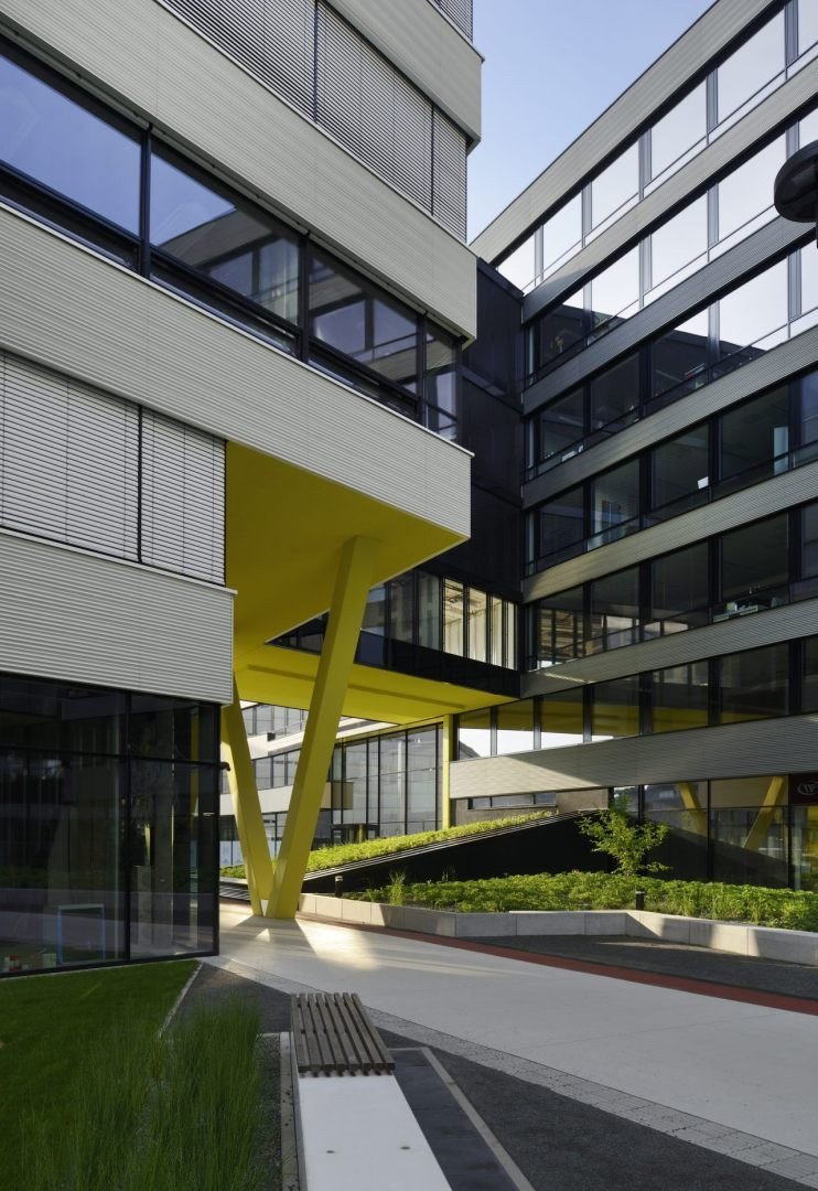 Studio SCHINDLER SEKO ARCHITEKTI navrhlo novou administrativní budovu DOCK IN FOUR na rozhraní Karlína a Libně