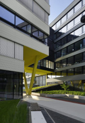 Studio SCHINDLER SEKO ARCHITEKTI navrhlo novou administrativní budovu DOCK IN FOUR na rozhraní Karlína a Libně