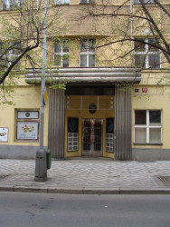 Paul Albert Kopetzky, Dům pro fy. Poldi, portál - foto