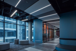 Kanceláře společnosti Livesport se světly Lina60