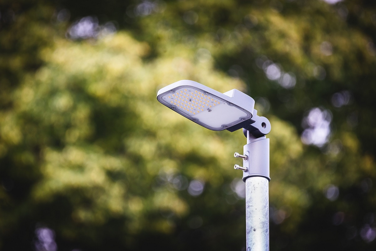 Veřejné osvětlení STREETLIGHT AREA je designová a úsporná náhrada pouličních lamp se sodíkovými výbojkami
