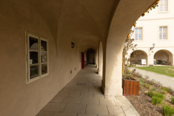 Dále dnes v zámku sídlí knihovna, v provozu je také spolková místnost a sál, který je využíván pro společensko-kulturní akce