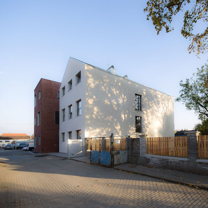 Architekt Ondřej Tuček, Přístavba a rekonstrukce obecní školy Hovorčovice – foto