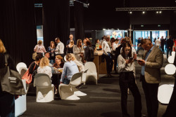 Prostor v rámci akce podněcuje přirozený networking.