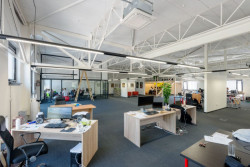 Compass Architekti, Administratívno skladový areál Sliačska – foto