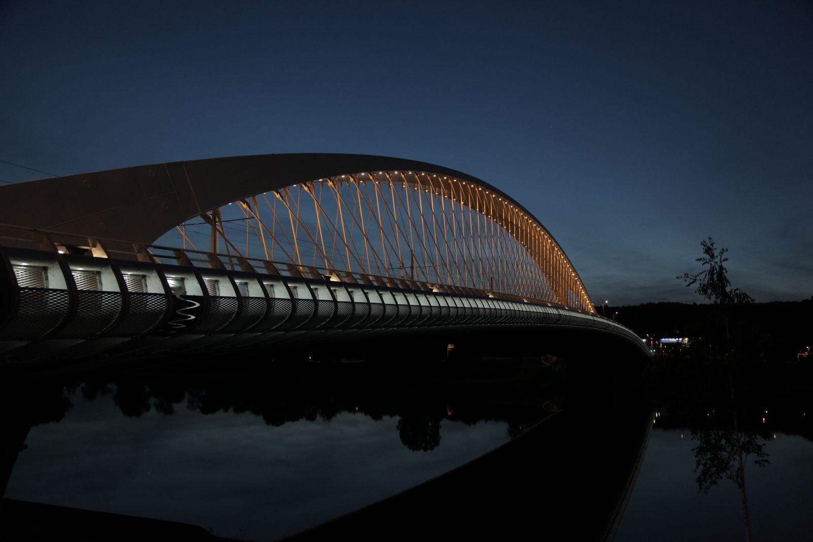 Trojský most, video-série Beton v architektuře