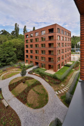 Na Julisce stojí tři nové bytové domy. Navrhlo je studio bod architekti.