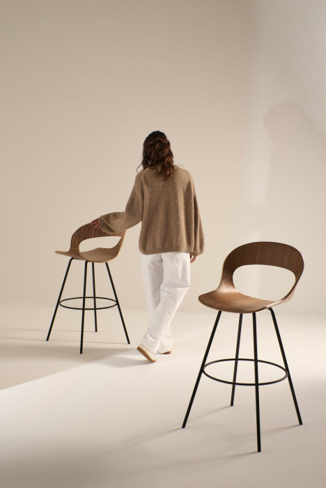 Čistý elegantní design barové židle Lotus od LD Seating.