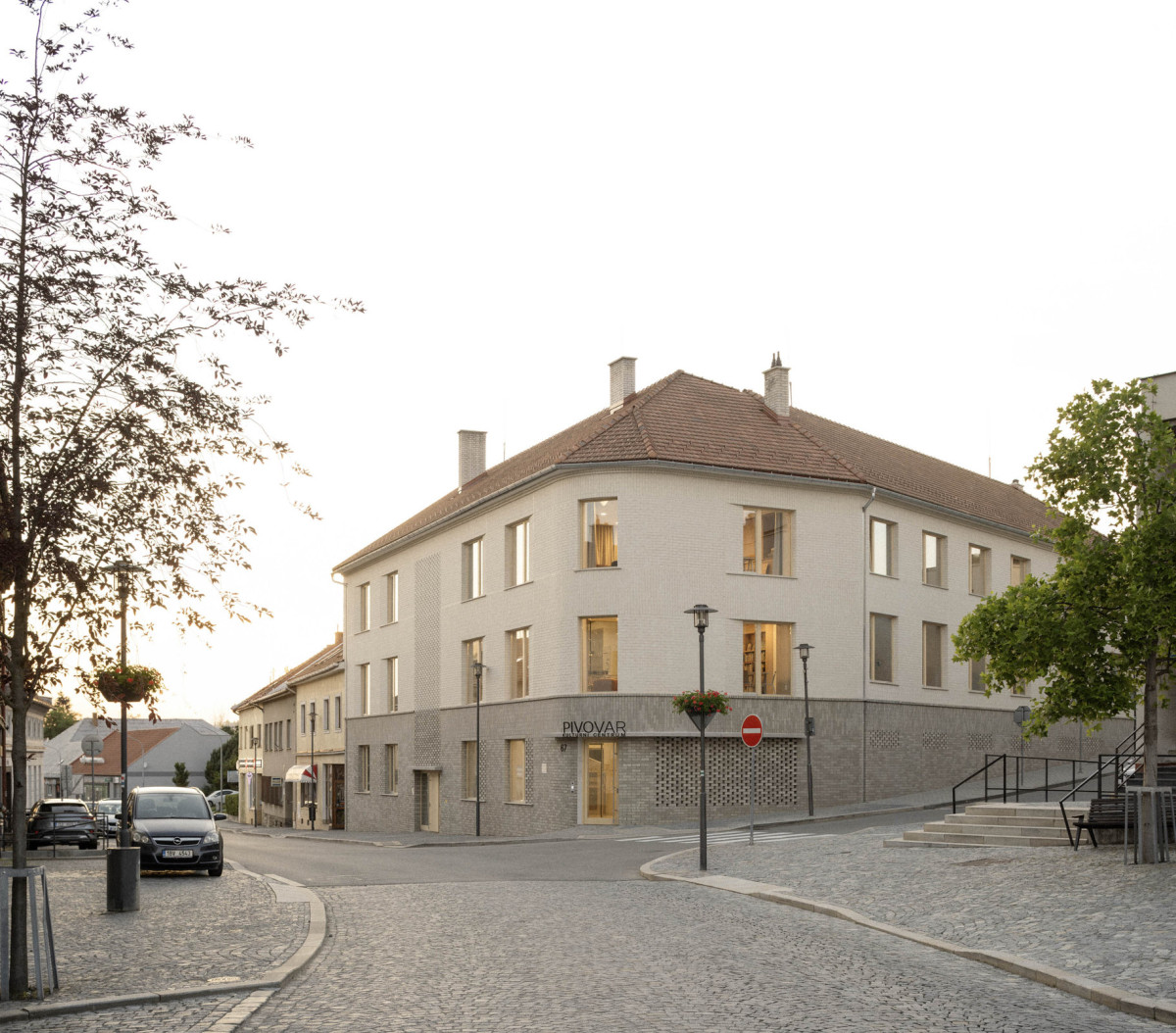 Všem obyvatelům slouží teď kulturní centrum ve Veklé Bíteši (Rekonstrukce bývalého pivovaru; Acronym collective studio)