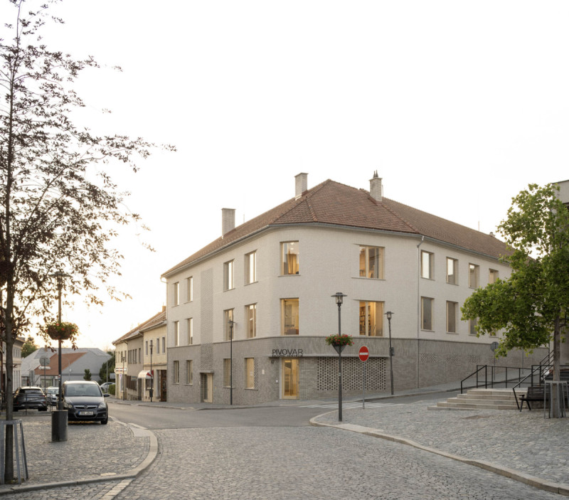Všem obyvatelům slouží teď kulturní centrum ve Veklé Bíteši (Rekonstrukce bývalého pivovaru; Acronym collective studio)