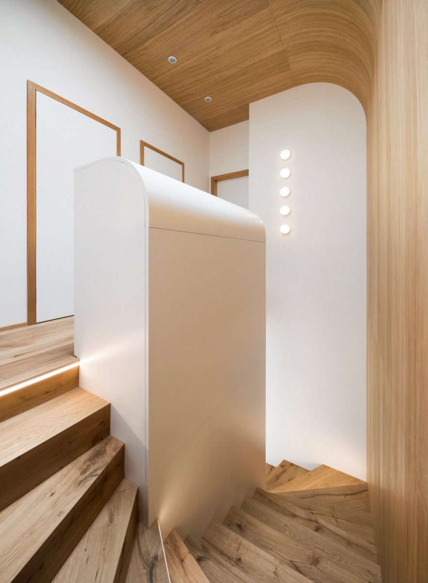 Rekonstrukce interiéru žižkovského mezonetu v Praze od No Architects