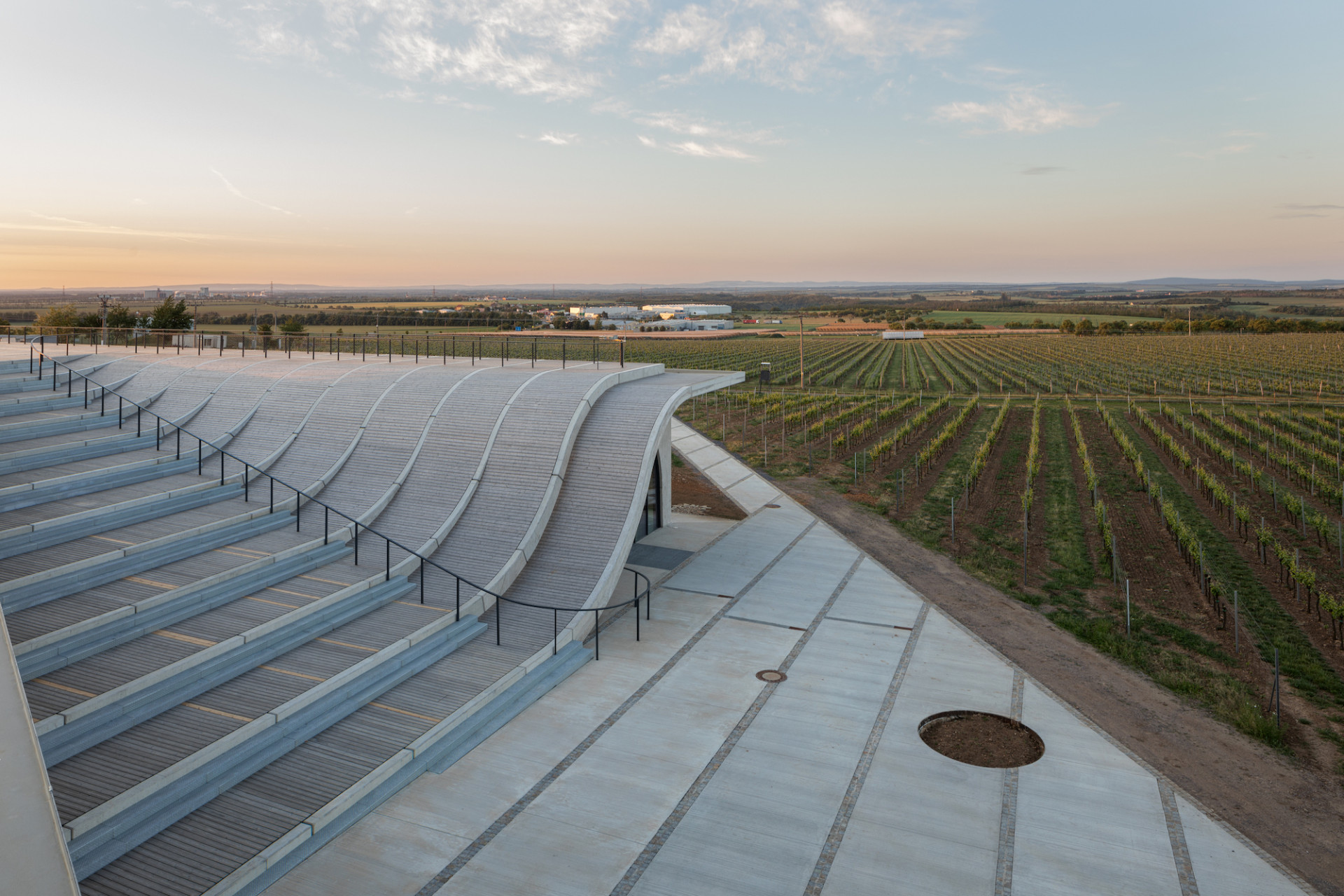Sídlo Vinařství LAHOFER v Dobšicích u Znojma, Chybík+Krištof