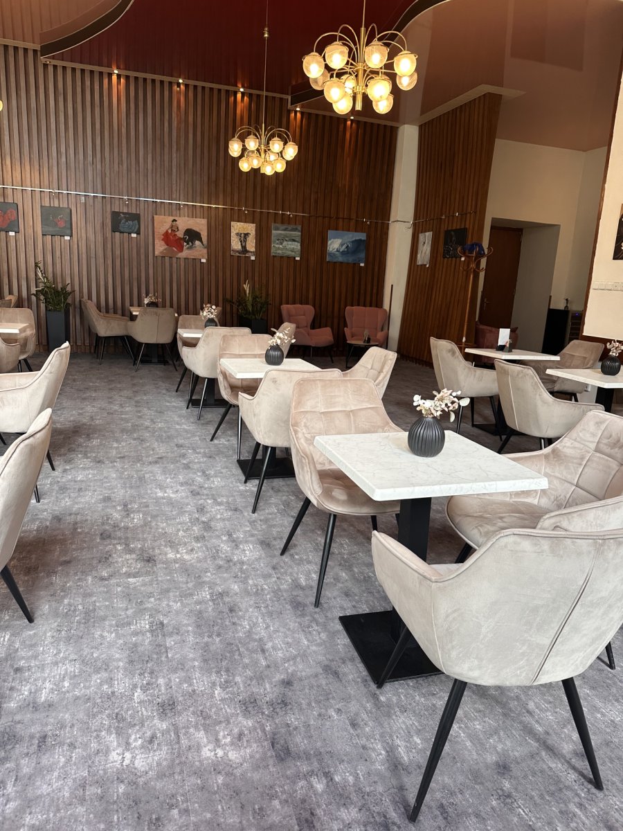 Realizace v hotelu Ilf v Praze, kde byly lamely Flotex použity při renovaci lobby a přilehlé restaurace